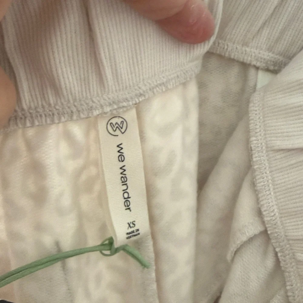 We Wander Cheetah Print Lounge Pant- Joggers - Size XS NWT - Picture 6 of 9